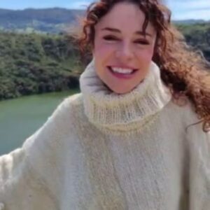Flora Martínez Instagram - Me llena de orgullo ser embajadora de Cundinamarca en el mundo. Les comparto momentos de la sesión de fotos de hoy en la laguna de Guatavita. Los amo! Feliz Navidad ♥️