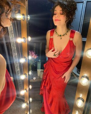 Flora Martínez Instagram - Gracias a @tbl_live y a @accionacultura por invitarme a cantar en la maravillosa exhibición acerca de la vida y obra de Frida Khalo💋
Gracias a  @swarovski por acompañar esta velada con esta hermosa colección y a @oscartsanchez (make up💄)