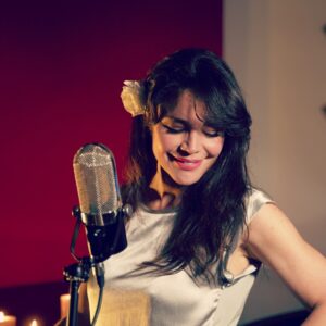 Flora Martínez Instagram - Ya está disponible la versión acústica de "Bolero Breve" en mi canal de YouTube 💋
(Link arriba 👆 en la bio)