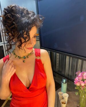 Flora Martínez Instagram - Gracias a @tbl_live y a @accionacultura por invitarme a cantar en la maravillosa exhibición acerca de la vida y obra de Frida Khalo💋
Gracias a  @swarovski por acompañar esta velada con esta hermosa colección y a @oscartsanchez (make up💄)