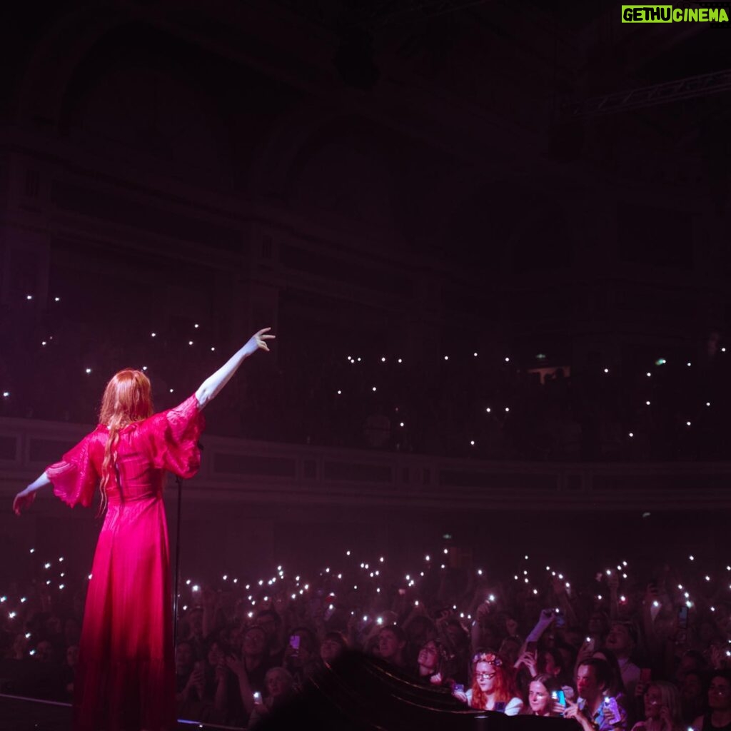 Florence Welch Instagram - Thank you for dancing with us under the full moon. I’ve missed you 🩸✨