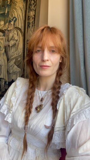 Florence Welch Instagram - Cottagecore anthem 💋
