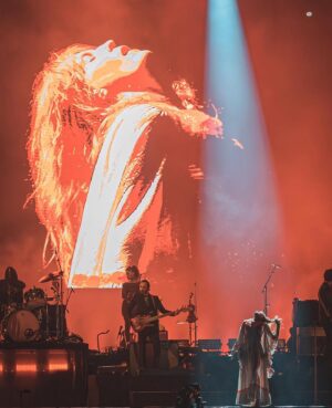 Florence Welch Instagram - Obrigada Rio 
Eu te amo 🌺