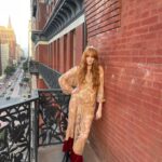 Florence Welch Instagram - I’m back in town, why don’t we go out And never go to sleep, throw our dreams out Let them pile up on the streets 🎈x