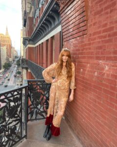 Florence Welch Instagram - I’m back in town, why don’t we go out And never go to sleep, throw our dreams out Let them pile up on the streets 🎈x