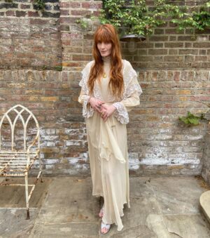 Florence Welch Instagram - 🌺❤️‍🔥🌺 @disneycruella x
