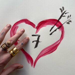 Florence Welch Instagram - ♥️I am 7 years sober today. I send my love and support to anyone who is struggling. If you are feeling shaky around ED issues, drugs or alcohol, I completely understand. The desire to disassociate is so strong. But please don’t give up. We are going to need you on the other side.♥️ x X
