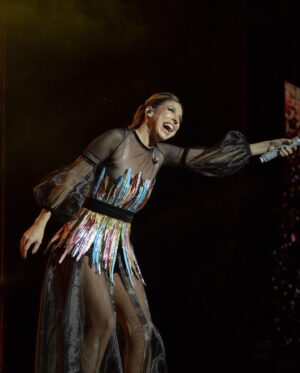 Florencia Bertotti Instagram - Todavía no puedo creer la noche de anoche! ✨🙌🏻🔥🇧🇴💛

GRACIAS x tanto cariño Bolivia!!

Espero q lo hayan disfrutado tanto como nosostros!!

Voy a compartir de a poco imágenes de lo mágico que fue todooooo

❤️