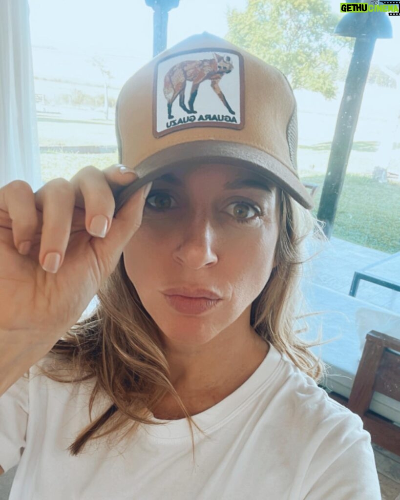 Florencia Bertotti Instagram - Fan de @rewildargentina 😎 Las quiero todas 🥴😂❤️ Ya tienen la suya? Cual es tu preferida? Con la compra de tu gorra se dona una parte del valor a @avesargentinas para proyectos de conservación 🌿