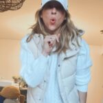 Florencia Bertotti Instagram – Mi look del día by @kevingstonok

Aprovechen que están de HOT SALE  y elijan sus favs para este invierno!🔥