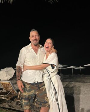 Florencia Bertotti Instagram - Le besittt du la playé 
❤️🌊🇹🇷🕌🪸🙌🏻🌙

(No se Frances pero me imagino algo parecido…se entiende perfecto o que?)
