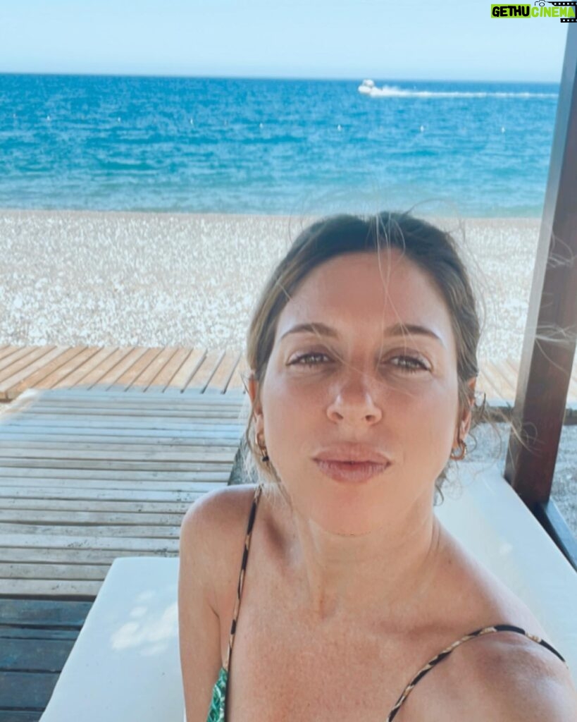 Florencia Bertotti Instagram - Reseteándolo todo 🌊🙌🏻☀️🤍🇹🇷 @clubmedpalmiye 🕌