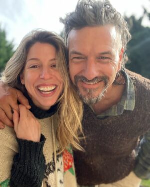 Florencia Bertotti Instagram - “Creo en ir amándonos los matices…”
@federicoamador1 ❤️🌿🧉🔥
