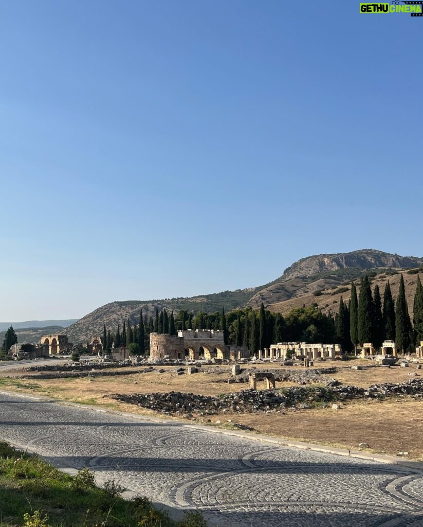 Florencia Bertotti Instagram - Termas y Salinas de Pamukkale. Hiérapolis y caminatas alucinantes con 40 grados de calor que no olvidaremos jamás jajaj Pd: les voy a ir pasando mas fechas apenas las vaya teniendo confirmadas! 🙌🏻❤️🔥bánquenme las vacaciones Jsjsjs