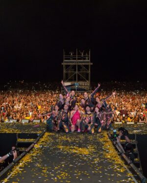 Florencia Bertotti Instagram - Todavía no puedo creer la noche de anoche! ✨🙌🏻🔥🇧🇴💛

GRACIAS x tanto cariño Bolivia!!

Espero q lo hayan disfrutado tanto como nosostros!!

Voy a compartir de a poco imágenes de lo mágico que fue todooooo

❤️