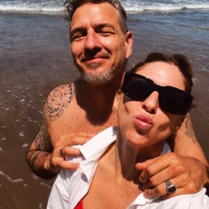 Florencia Bertotti Instagram - El amor en tiempos de gira ❤️😂🙌🏻 Paseos divinos, trabajo, promesas vanas y x último, documentos reveladores 😂