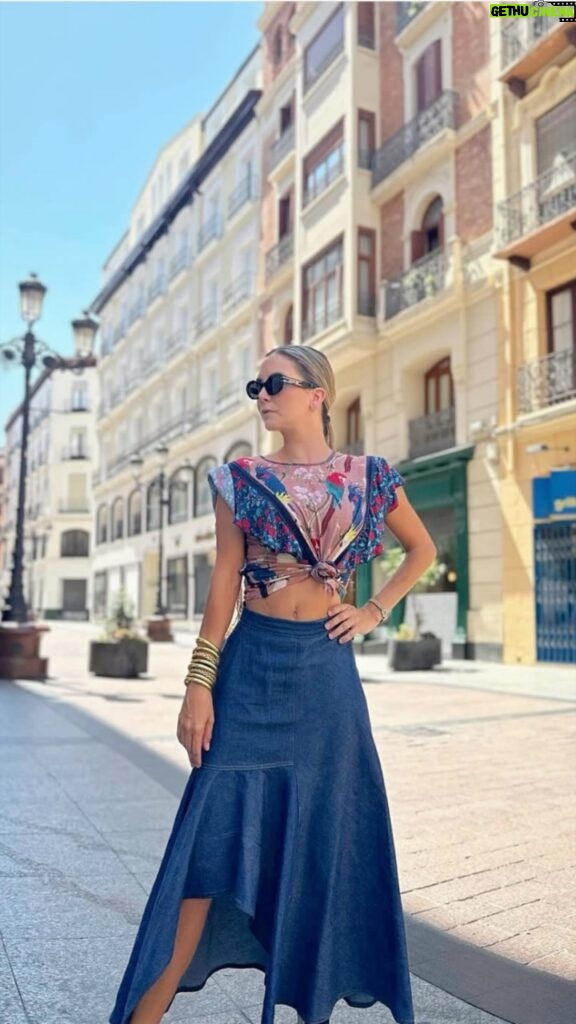 Florencia de Saracho Instagram - Nuestra querida @flordesaracho es organizadora de el #NómadaMarket y estará con nosotros con su Closet Sale con ropa y artículos espectaculares. ¡Nos vemos en el Centro Vasco el 9 y 10 de Noviembre! 💜💥