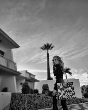 Florencia de Saracho Instagram - In love with my new FENDI bag 🖤 #fendilove @fendi