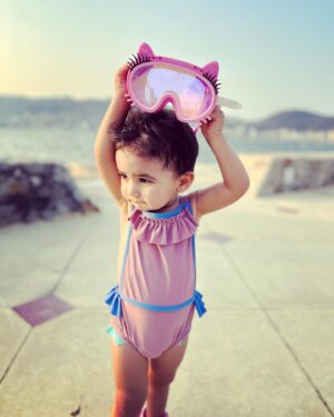 Florencia de Saracho Instagram - Mi Bebé mi María ya 2 años que llegaste a revolotear esta familia… eres mi sueño mi niña, no tengo palabras para explicar lo que siento por ti, mi piloncito, mi niña consentida de Mamá, la más cariñosa y besucona. Te amo con todas mis fuerzas mi bebé, cada mañana que te veo siento algo tan bonito y tan raro que tampoco sabría cómo explicarlo, sin duda dicen que los pilones es al que mas se disfruta… te prometí hace un año que iba a salir adelante por ti, se que no ha sido fácil, pero aquí sigo luchando cada día para que tengas una mamá fuerte y con mucha energía….
Feliz cumpleaños María!!!