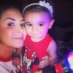 Florencia de Saracho Instagram - Mi Bebé mi María ya 2 años que llegaste a revolotear esta familia… eres mi sueño mi niña, no tengo palabras para explicar lo que siento por ti, mi piloncito, mi niña consentida de Mamá, la más cariñosa y besucona. Te amo con todas mis fuerzas mi bebé, cada mañana que te veo siento algo tan bonito y tan raro que tampoco sabría cómo explicarlo, sin duda dicen que los pilones es al que mas se disfruta… te prometí hace un año que iba a salir adelante por ti, se que no ha sido fácil, pero aquí sigo luchando cada día para que tengas una mamá fuerte y con mucha energía…. Feliz cumpleaños María!!!