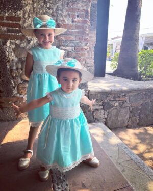 Florencia de Saracho Instagram - Mi Bebé mi María ya 2 años que llegaste a revolotear esta familia… eres mi sueño mi niña, no tengo palabras para explicar lo que siento por ti, mi piloncito, mi niña consentida de Mamá, la más cariñosa y besucona. Te amo con todas mis fuerzas mi bebé, cada mañana que te veo siento algo tan bonito y tan raro que tampoco sabría cómo explicarlo, sin duda dicen que los pilones es al que mas se disfruta… te prometí hace un año que iba a salir adelante por ti, se que no ha sido fácil, pero aquí sigo luchando cada día para que tengas una mamá fuerte y con mucha energía….
Feliz cumpleaños María!!!