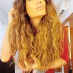 Florencia de la V Instagram – Es viernes y tu pelo lo sabe 🤩⚡️💥☄️