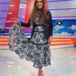 Florencia de la V Instagram - Las flores de mí jardín by @veroalfie 🪻🪷🌷🌾🪷🪻 - - Cuál es tu look favorito? Los leo! 👀👀👀 @marcelohigh @drarosiflom @cocobuenosaires @kryolanargentina
