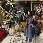 Florencia de la V Instagram - Solo a través de arte podemos salir de nosotros mismos. Ver lo que otro ve de ese universo que no es el mismo que el nuestro. @chanchobola 🐷🪻💐🌺