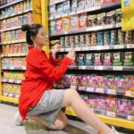 Focus Jirakul Instagram - เวลากินเราก็ตั้งใจ เวลารักใครเราก็รักจริง แฮร่!!! มีความสุขมากเลยค่ะ กับการได้เตร่หาของกินที่มีเยอะมาก อันนี้ก็น่ากิน อันโน่นก็น่าลอง อันนี้ชอบมาก โอ๊ยยยอันนั้นอร่อยสุดๆ เดินท็อปส์เดินช้อปมันส์มาก เดินจนขาลากก็ยังช้อปไม่หมด ตอนนี้ท็อปส์ ฉลองครบรอบ 𝟐𝟕 ปี #𝐄𝐯𝐞𝐫𝐲𝐃𝐚𝐲𝐇𝐀𝐏𝐏𝐈𝐍𝐄𝐒𝐒 ค้นพบความสุขที่ไม่ธรรมดา กับโปรโมชั่นที่จะทำให้คุณ สุข สุด สุด! ✨ . ♥️ สุขสุดคุ้ม ดีลเด็ด สินค้าลดราคาเริ่มต้นเพียง 27 บาท! ♥️ สุขทุกวัน รับคะแนน The 1 x 27 เท่า เมื่อช็อปครบ 500 บาทขึ้นไป / ใบเสร็จ จำกัดสิทธิ์ 100 คนแรก ต่อวัน* ♥️ สุขสุด เอ็กซ์คลูซีฟ Top spender ที่มียอดซื้อสะสมสูงสุด 27 ท่านแรก รับฟรี! บัตรที่พักในเครือ Centara มูลค่า 27,000 บาท และ รับคะแนน The 1 อีก 10,000 คะแนนทันที ♥️ สุขสุดฟิน รับคูปองส่วนลดสูงสุด 27% (1 ชุด) เมื่อช็อปสินค้าครบ 600 บาท / ใบเสร็จ** . 📲 รายละเอียดเพิ่มเติม คลิก → https://tops.sh/s/tops27thanniversary . 📍 ที่ ท็อปส์, ท็อปส์ เดลี่, ท็อปส์ ฟู้ด ฮอลล์ และท็อปส์ ไฟน์ ฟู้ด ทุกสาขา หมดเขต 10 ตุลาคม นี้! . @topsthailand #Tops27 #Tops27thAnniversary #EveryDayDISCOVERY #EveryDayHAPPINESS
