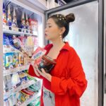 Focus Jirakul Instagram - เวลากินเราก็ตั้งใจ เวลารักใครเราก็รักจริง แฮร่!!! มีความสุขมากเลยค่ะ กับการได้เตร่หาของกินที่มีเยอะมาก อันนี้ก็น่ากิน อันโน่นก็น่าลอง อันนี้ชอบมาก โอ๊ยยยอันนั้นอร่อยสุดๆ เดินท็อปส์เดินช้อปมันส์มาก เดินจนขาลากก็ยังช้อปไม่หมด ตอนนี้ท็อปส์ ฉลองครบรอบ 𝟐𝟕 ปี #𝐄𝐯𝐞𝐫𝐲𝐃𝐚𝐲𝐇𝐀𝐏𝐏𝐈𝐍𝐄𝐒𝐒 ค้นพบความสุขที่ไม่ธรรมดา กับโปรโมชั่นที่จะทำให้คุณ สุข สุด สุด! ✨ . ♥️ สุขสุดคุ้ม ดีลเด็ด สินค้าลดราคาเริ่มต้นเพียง 27 บาท! ♥️ สุขทุกวัน รับคะแนน The 1 x 27 เท่า เมื่อช็อปครบ 500 บาทขึ้นไป / ใบเสร็จ จำกัดสิทธิ์ 100 คนแรก ต่อวัน* ♥️ สุขสุด เอ็กซ์คลูซีฟ Top spender ที่มียอดซื้อสะสมสูงสุด 27 ท่านแรก รับฟรี! บัตรที่พักในเครือ Centara มูลค่า 27,000 บาท และ รับคะแนน The 1 อีก 10,000 คะแนนทันที ♥️ สุขสุดฟิน รับคูปองส่วนลดสูงสุด 27% (1 ชุด) เมื่อช็อปสินค้าครบ 600 บาท / ใบเสร็จ** . 📲 รายละเอียดเพิ่มเติม คลิก → https://tops.sh/s/tops27thanniversary . 📍 ที่ ท็อปส์, ท็อปส์ เดลี่, ท็อปส์ ฟู้ด ฮอลล์ และท็อปส์ ไฟน์ ฟู้ด ทุกสาขา หมดเขต 10 ตุลาคม นี้! . @topsthailand #Tops27 #Tops27thAnniversary #EveryDayDISCOVERY #EveryDayHAPPINESS