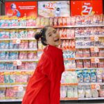 Focus Jirakul Instagram - เวลากินเราก็ตั้งใจ เวลารักใครเราก็รักจริง แฮร่!!! มีความสุขมากเลยค่ะ กับการได้เตร่หาของกินที่มีเยอะมาก อันนี้ก็น่ากิน อันโน่นก็น่าลอง อันนี้ชอบมาก โอ๊ยยยอันนั้นอร่อยสุดๆ เดินท็อปส์เดินช้อปมันส์มาก เดินจนขาลากก็ยังช้อปไม่หมด ตอนนี้ท็อปส์ ฉลองครบรอบ 𝟐𝟕 ปี #𝐄𝐯𝐞𝐫𝐲𝐃𝐚𝐲𝐇𝐀𝐏𝐏𝐈𝐍𝐄𝐒𝐒 ค้นพบความสุขที่ไม่ธรรมดา กับโปรโมชั่นที่จะทำให้คุณ สุข สุด สุด! ✨ . ♥️ สุขสุดคุ้ม ดีลเด็ด สินค้าลดราคาเริ่มต้นเพียง 27 บาท! ♥️ สุขทุกวัน รับคะแนน The 1 x 27 เท่า เมื่อช็อปครบ 500 บาทขึ้นไป / ใบเสร็จ จำกัดสิทธิ์ 100 คนแรก ต่อวัน* ♥️ สุขสุด เอ็กซ์คลูซีฟ Top spender ที่มียอดซื้อสะสมสูงสุด 27 ท่านแรก รับฟรี! บัตรที่พักในเครือ Centara มูลค่า 27,000 บาท และ รับคะแนน The 1 อีก 10,000 คะแนนทันที ♥️ สุขสุดฟิน รับคูปองส่วนลดสูงสุด 27% (1 ชุด) เมื่อช็อปสินค้าครบ 600 บาท / ใบเสร็จ** . 📲 รายละเอียดเพิ่มเติม คลิก → https://tops.sh/s/tops27thanniversary . 📍 ที่ ท็อปส์, ท็อปส์ เดลี่, ท็อปส์ ฟู้ด ฮอลล์ และท็อปส์ ไฟน์ ฟู้ด ทุกสาขา หมดเขต 10 ตุลาคม นี้! . @topsthailand #Tops27 #Tops27thAnniversary #EveryDayDISCOVERY #EveryDayHAPPINESS