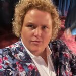 Fortune Feimster Instagram - Oscar weekend in LA is like prom and it reminds me that I gotta get more blazers. Lol. Fun seeing friends at different events. Thanks Jax for doing my hair and making me a pretty little lady 😊 Where do some of you get your cool blazers?