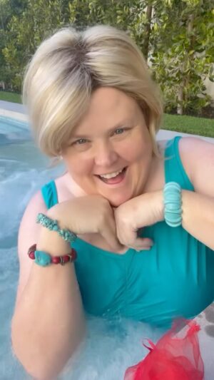 Fortune Feimster Instagram - Happy Valentine’s Day! Time to get to work. 

#valentines #valentinesday #relationshipgoals #relationships #fortunefeimster