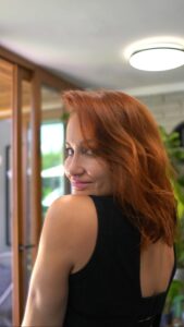 Francini Amaral Instagram - Bienvenida a la Familia @franciniamaral 🥰 . . . #enriquelopezestudio #peluqueria #bronceatupelo #mitendencia