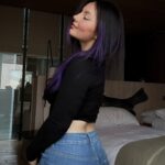 Francisca Aronsson Instagram - Vivimos en un mundo donde vibra más un teléfono que un corazón… :(💜