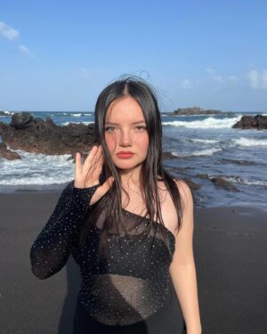 Francisca Aronsson Instagram - De mis viajes preferidos 💛 
Ahora que se acaba el año y miro atrás, me siento feliz de coleccionar momentos inolvidables 💋💫… love you La Palma 🌴 espero volver prontiiito a disfrutar de sus playas y gente. 
 Que planes para mañana 24 de Dic!?😍 y de que país me escriben??