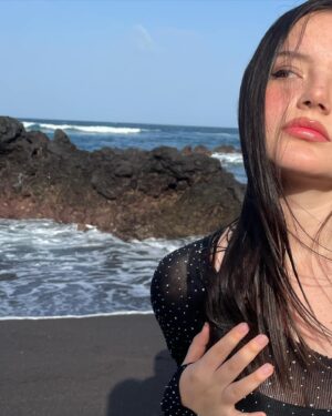 Francisca Aronsson Instagram - De mis viajes preferidos 💛 
Ahora que se acaba el año y miro atrás, me siento feliz de coleccionar momentos inolvidables 💋💫… love you La Palma 🌴 espero volver prontiiito a disfrutar de sus playas y gente. 
 Que planes para mañana 24 de Dic!?😍 y de que país me escriben??