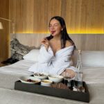 Francisca Aronsson Instagram - El desayuno es mi momento favorito del día 🩷. El de ustedes también? Que acostumbran desayunar? Compartan sus recetas 👀. Hotel: @hotelmagnoliacl #Publicidad