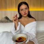 Francisca Aronsson Instagram - El desayuno es mi momento favorito del día 🩷. El de ustedes también? Que acostumbran desayunar? Compartan sus recetas 👀. Hotel: @hotelmagnoliacl #Publicidad