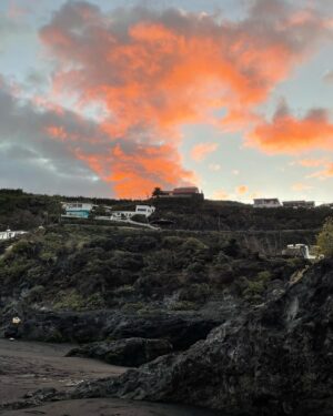 Francisca Aronsson Instagram - Hoy hace un año estábamos en La Palma (Una Isla de Canarias) rodando Hit temp 3 🎬🤍… 

Ojalá dar fecha de estreno pronto para todas las personas que desean verla✨

Recuerdos especiales en la isla :)