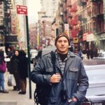 Francisco Saavedra Instagram – Mi primer viaje. Esto fue en Octubre de 1999 Comenzamos en New York y luego al mundo. Ese día me rapé, era como un cambio de piel , una nueva experiencia, había que vivirla de cero y pelado al cero Jajajajaja #Viajes #SociosPorElMundo #Aventuras #diversion #rapado