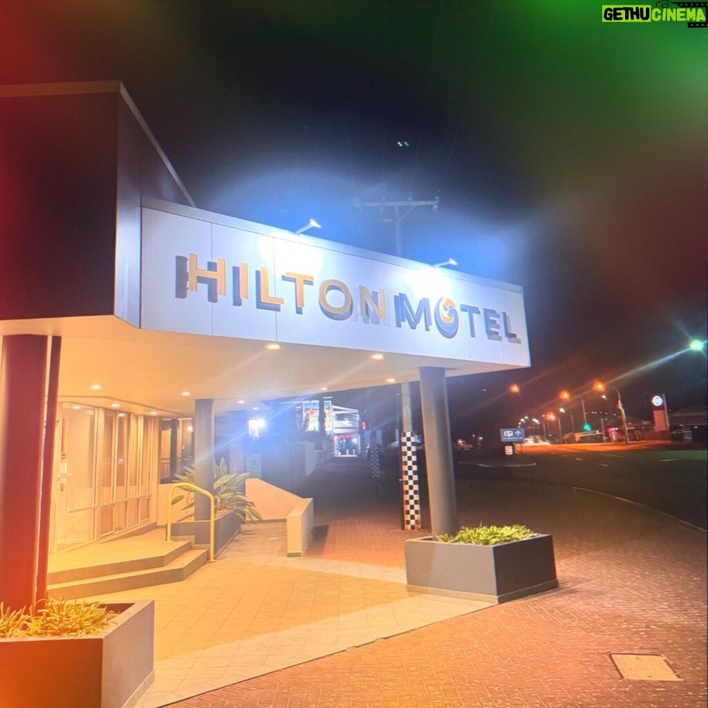 Francisco Saavedra Instagram - Nosotros pensábamos que veníamos al Hotel Hilton ❤️🐨 Pero este motel está increíble de bueno. RECOMENDADO
