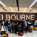 Francisco Saavedra Instagram - Llegamos a Melbourne después de un vuelo directo en @latamairlines de 14 hrs con todas las Pilas para darle vida a esta 3era Aventura de #SociosPorElMundo3