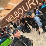 Francisco Saavedra Instagram - Llegamos a Melbourne después de un vuelo directo en @latamairlines de 14 hrs con todas las Pilas para darle vida a esta 3era Aventura de #SociosPorElMundo3