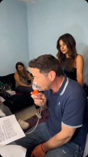 Francisco Saavedra Instagram - Antes de salir a la última noche de @elfestivaldevina, les comparto algunas palabras junto a mi hermoso equipo que ha hecho posible que estemos estas seis noches en la Quinta Vergara ❤️