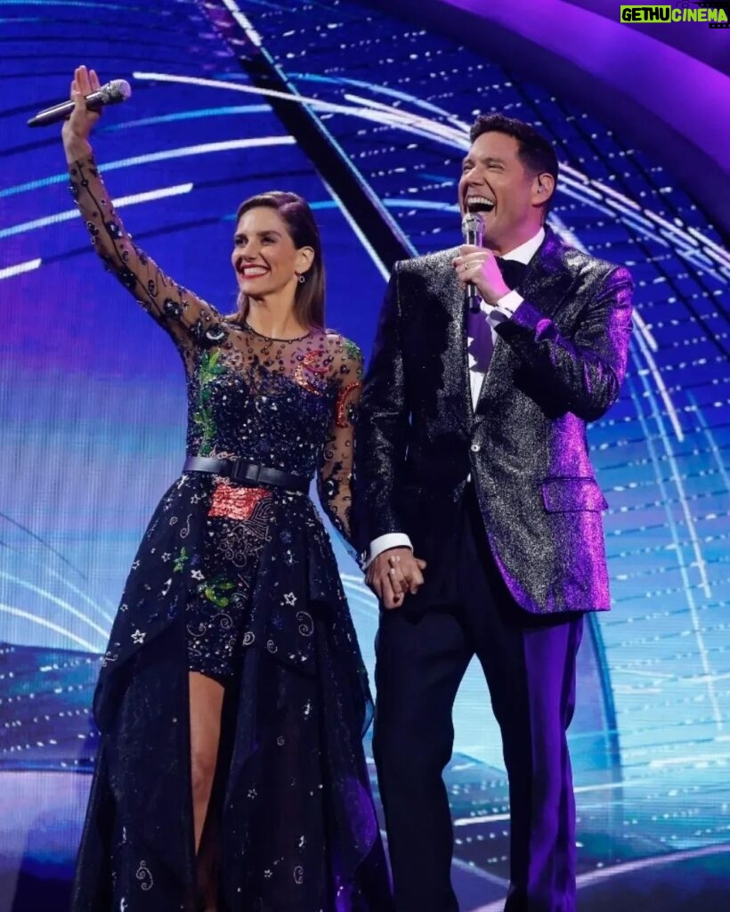 Francisco Saavedra Instagram - Elegantes y con brillantes detalles: Así fue el look de los animadores de Viña2024 en la segunda noche festivalera💫 ¡Soñados! 🤩✨ El festival latino más grande del mundo #Viña2024 ⭐🤩 Del domingo 25 al viernes 1 de marzo 🗓️ #Viña2024 🎤 La energía que nos levanta por las pantallas de #Canal13 y todas sus plataformas 📲💻📺