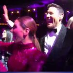 Francisco Saavedra Instagram - ¡Dándolo todo!: Pancho Saavedra y María Luisa Godoy disfrutan al ritmo de Young Cister. El festival latino más grande del mundo #Viña2024 ⭐🤩 Del domingo 25 al viernes 1 de marzo 🗓️ #Viña2024 🎤 La energía que nos levanta por las pantallas de #Canal13 y todas sus plataformas 📲💻📺