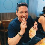 Francisco Saavedra Instagram – Día 0 Paseando por Melbourne y mañana camino a Filipinas para comenzar el Rodaje de #SociosPorElMundo3 hoy conocimos lugares preciosos y comimos un hot dog de camarones