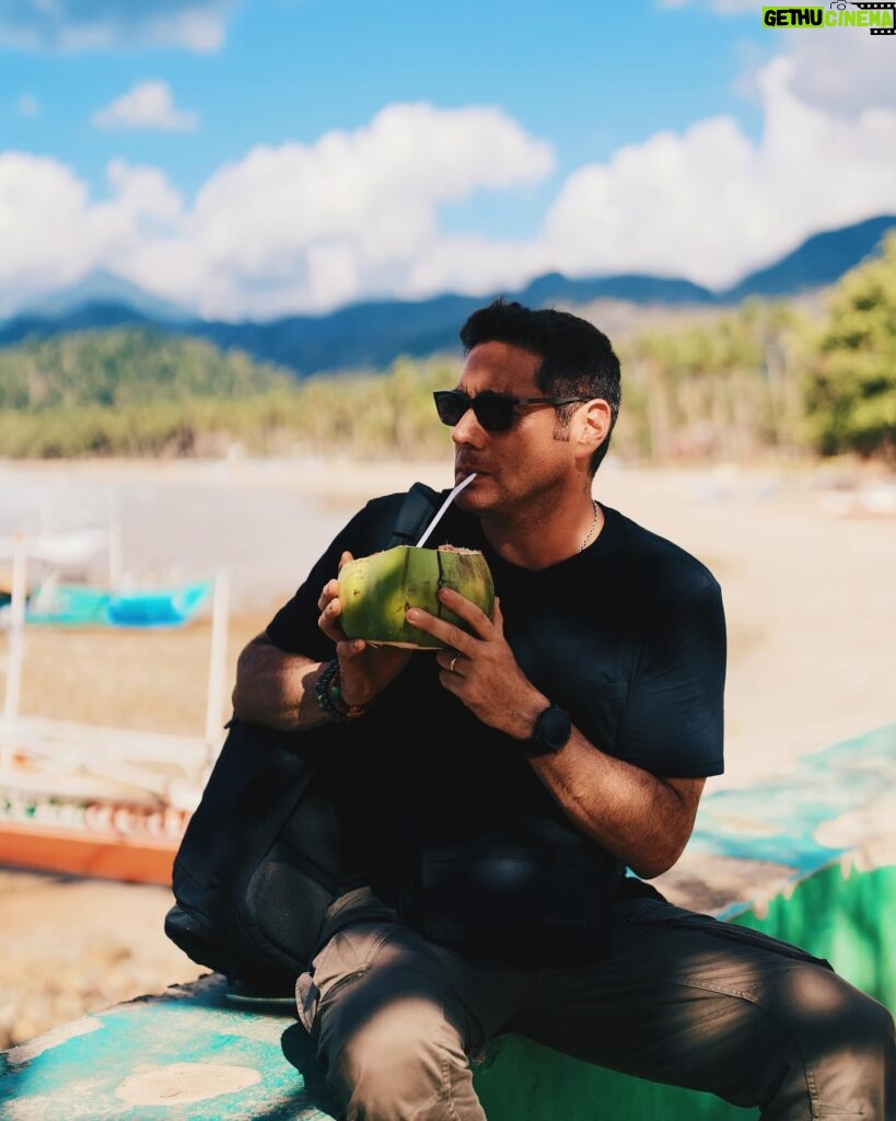 Francisco Saavedra Instagram - Con un coco jugoso en la mano en Puerto Princesa, que lugar más alucinante ❤️💪🏻