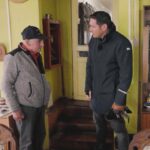 Francisco Saavedra Instagram - Lamentablemente, la mañana de este miércoles 20 de marzo nos enteramos de una triste noticia que llegó desde Puerto Edén. La casa de Don José Navero Leiva, quien nos recibió en su hostal y restaurante, se quemó por completo tras un terrible incendio. Hoy, sus vecinos, amigos y familiares se están organizando para reunir dinero y poder levantar nuevamente su hogar, todos vamos a cooperar 🇨🇱❤️ cc : @desafiochile